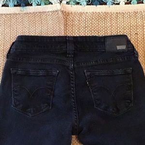 Levi’s Dark wash jeans – low rise – skinny